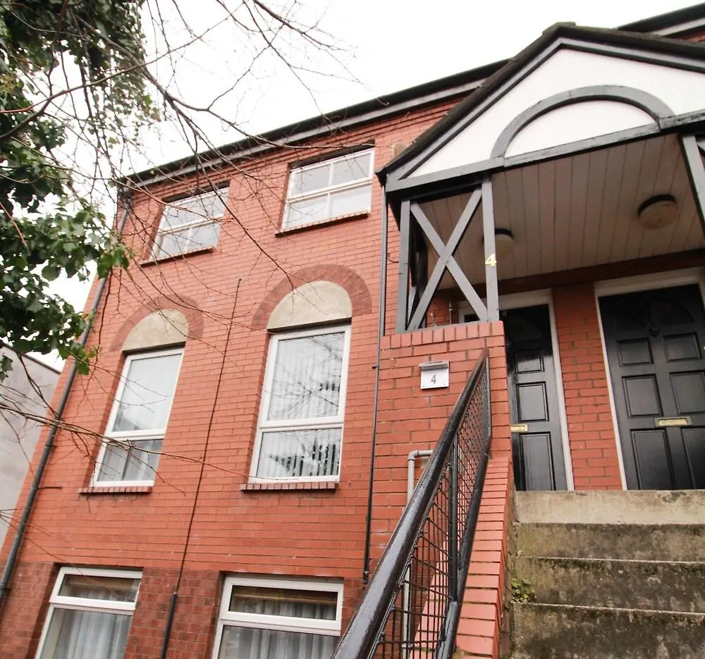 Apartman Excellent Location - City Centre - Parking - 4 Beds -2 Bedrooms Belfast